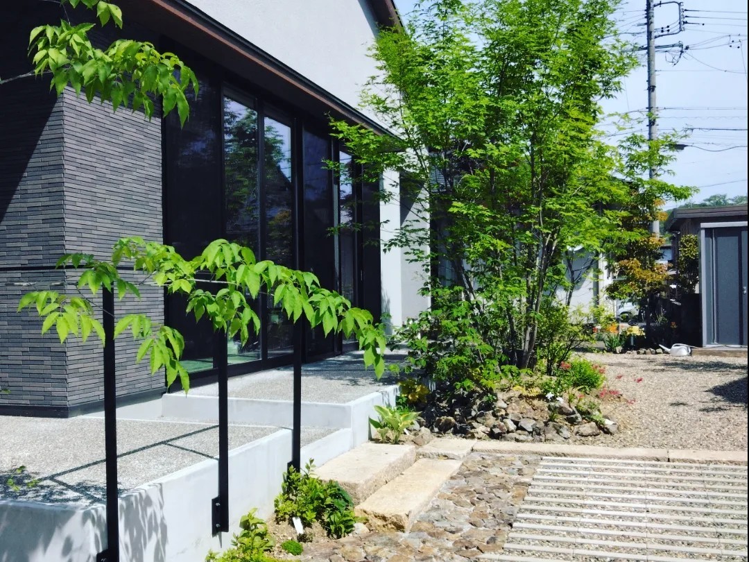 2. オリジナル加工門柱手摺パテーションの魅力