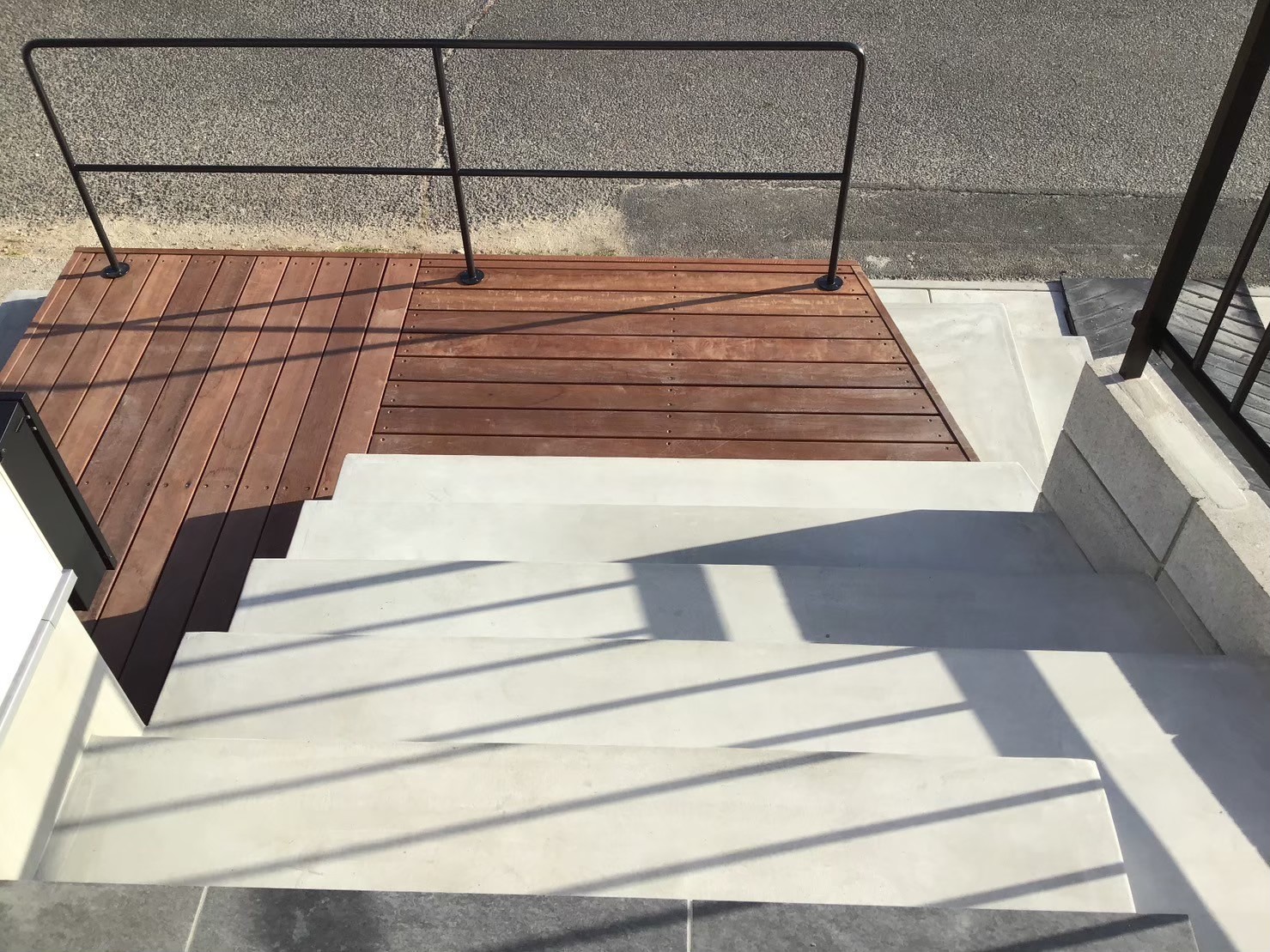 自然素材を活用したモダンデザイン